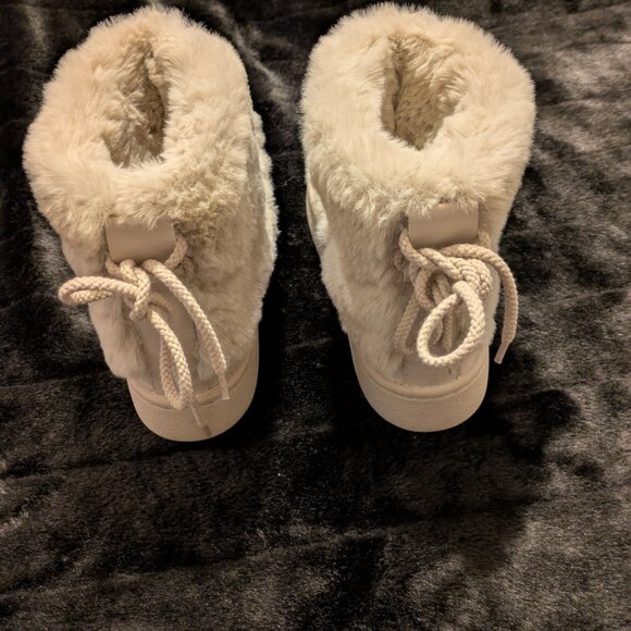 Creme beige faux fur women's strappy ties ankle boot,size8 - Picture 2 of 6